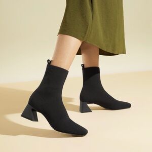 Vivaia Square-Toe Water-Repellent Block Heeled Boots (Regina Pro) 40/US 9